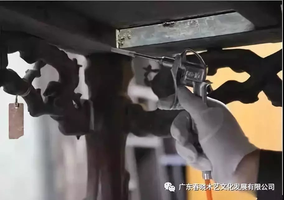 老紅木家具的修復(fù)過程，一經(jīng)修復(fù)煥然一新(圖3)