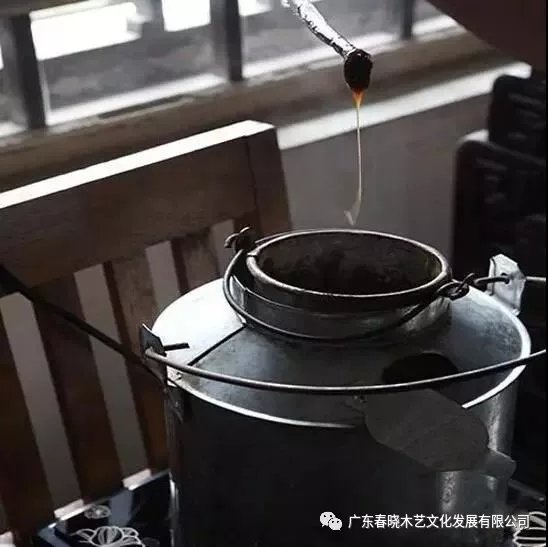 老紅木家具的修復(fù)過程，一經(jīng)修復(fù)煥然一新(圖15)