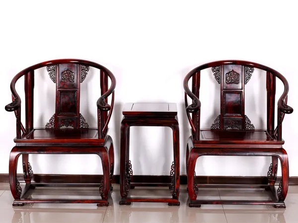 擁有這些特點(diǎn)的中式家具，會讓人發(fā)自心底的喜愛。(圖1)